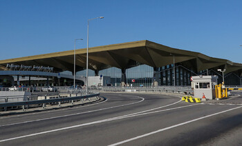 В аэропорту Санкт-Петербурга задержали более 30 авиарейсов