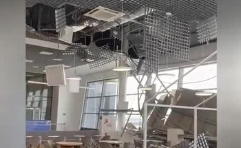 В кафе аэропорта Владивостока рухнул потолок