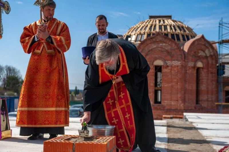 В Троицке заложили памятную капсулу в основание храма Георгия Победоносца