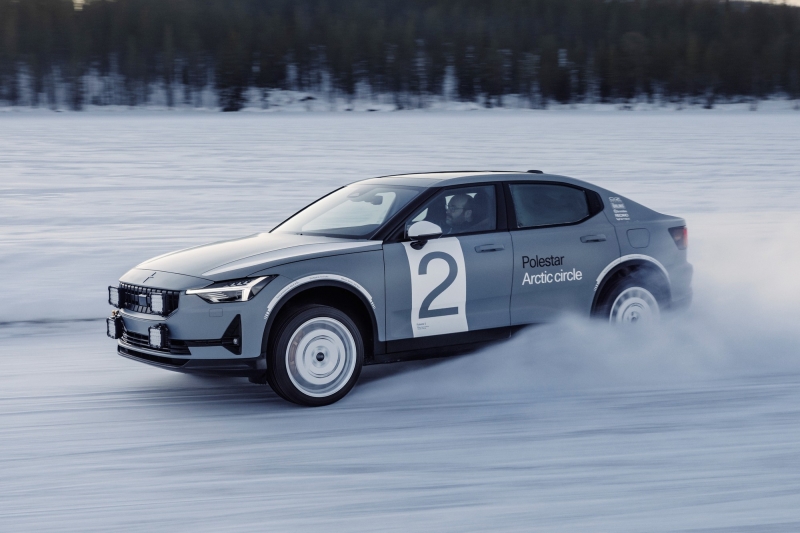 Зимний Polestar 2 Arctic Circle: увеличенный клиренс, защита днища и карбоновая лопата